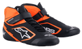 Alpinestars Youth Tech-1 K V2-sko, karting-fodtøj, sort og orange fluo med hvide detaljer, høje racersko med dobbelt lukkesystem med snørebånd og velcrorem, perforeret mikrofiberkonstruktion, markant hvidt logo