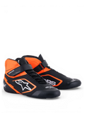 Alpinestars Tech-1 K V2 sko, kartingkøresko til ungdom og voksne, sort og orange fluo, åndbar perforeret mikrofiberoverdel, asymmetrisk lukkesystem og ultratynd Formel 1-specifikationssål for optimal pedalfølelse ved gokart racing.