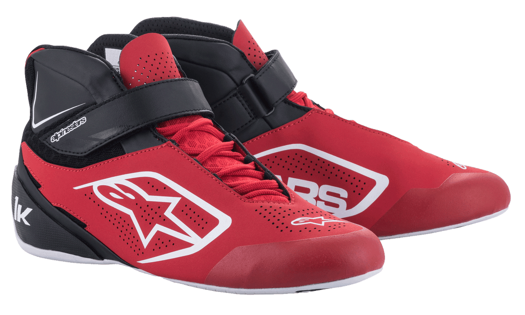 Alpinestars Tech-1 K V2 kartingsko, rød, sort og hvid, mellemhøj racingsko med røde snørebånd og sort velcro-ankelrem, perforeret mikrofiber-overdel med hvide Alpinestars-logoer, ergonomisk design til professionel karting
