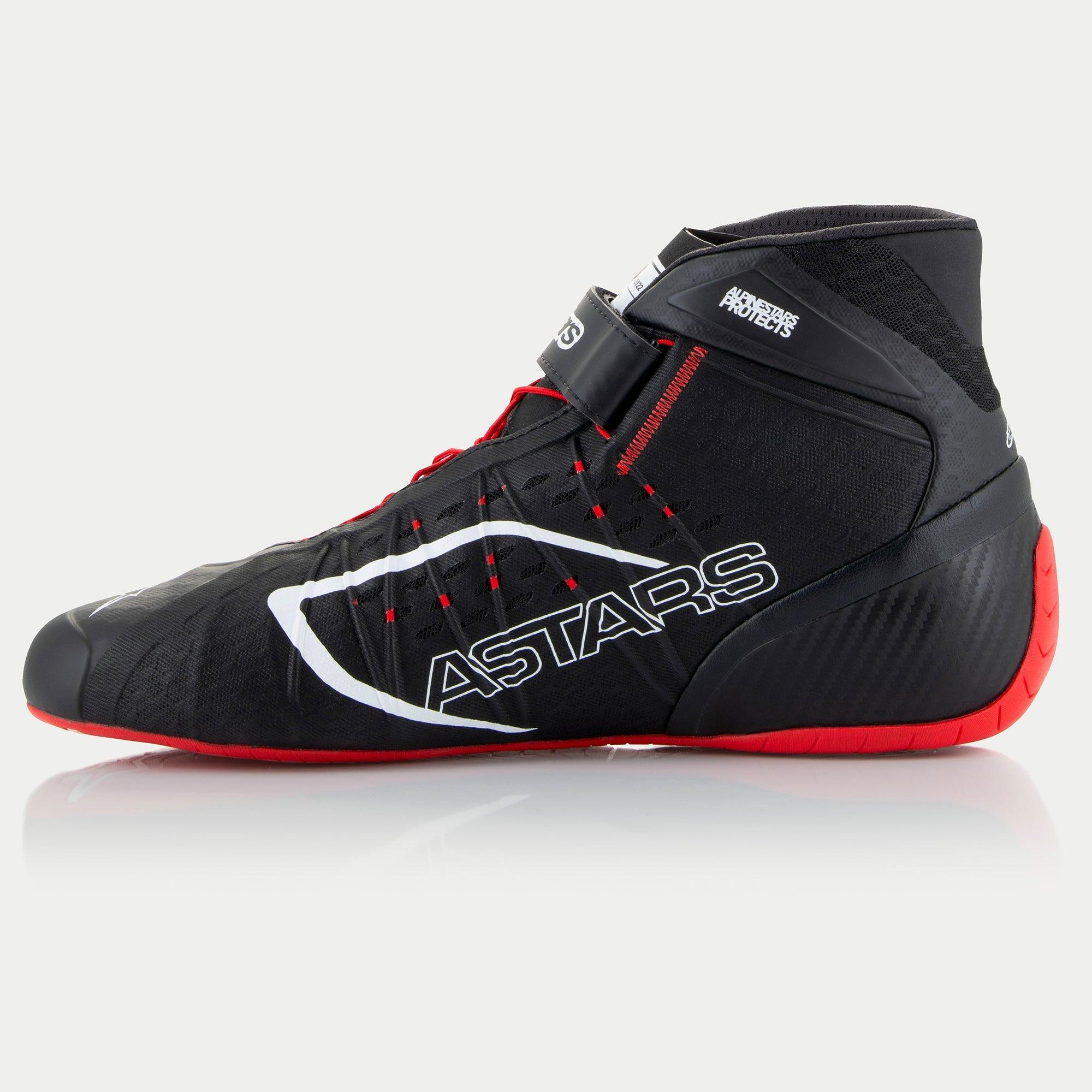 Alpinestars Tech-1 KX V3 karting sko, sort, hvid og rød, profilset fra siden med hvidt ASTARS-logo, rød ydersål og laserskårne perforeringer, professionelt motorsportfodtøj til racing