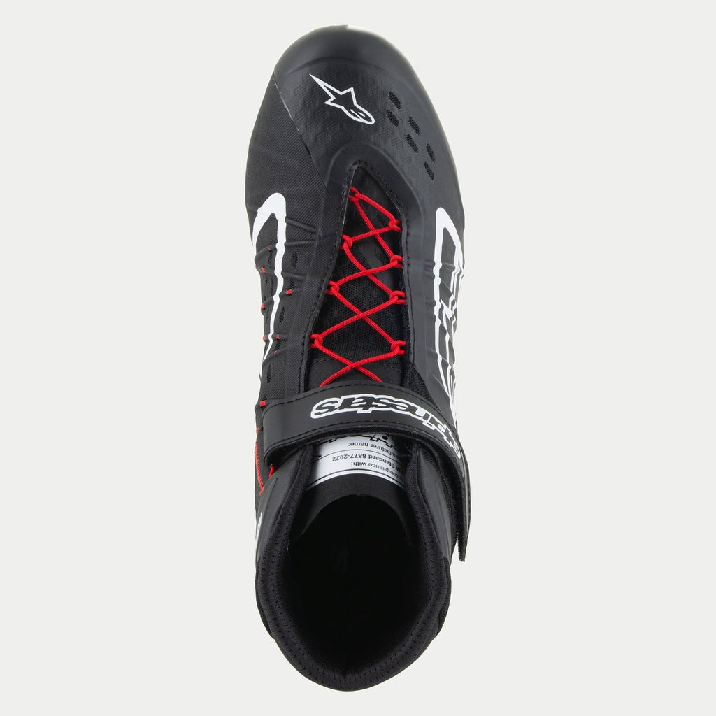 Alpinestars Tech-1 KX V3 sko, kartingsko, sort, hvid og rød, set oppefra med røde snørebånd og en sort ankelstrop med hvidt branding, hvidt Alpinestars-logo på tåen, strømlinet åndbart design til motorsport.