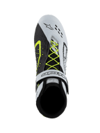 Alpinestars Tech-1 KX V3 sko, FIA karting-sko, sort hvid og gul fluo, set ovenfra viser asymmetrisk neon-gult snøresystem, hvid ankelrem med velcro og laser-skårne perforeringer på tåen