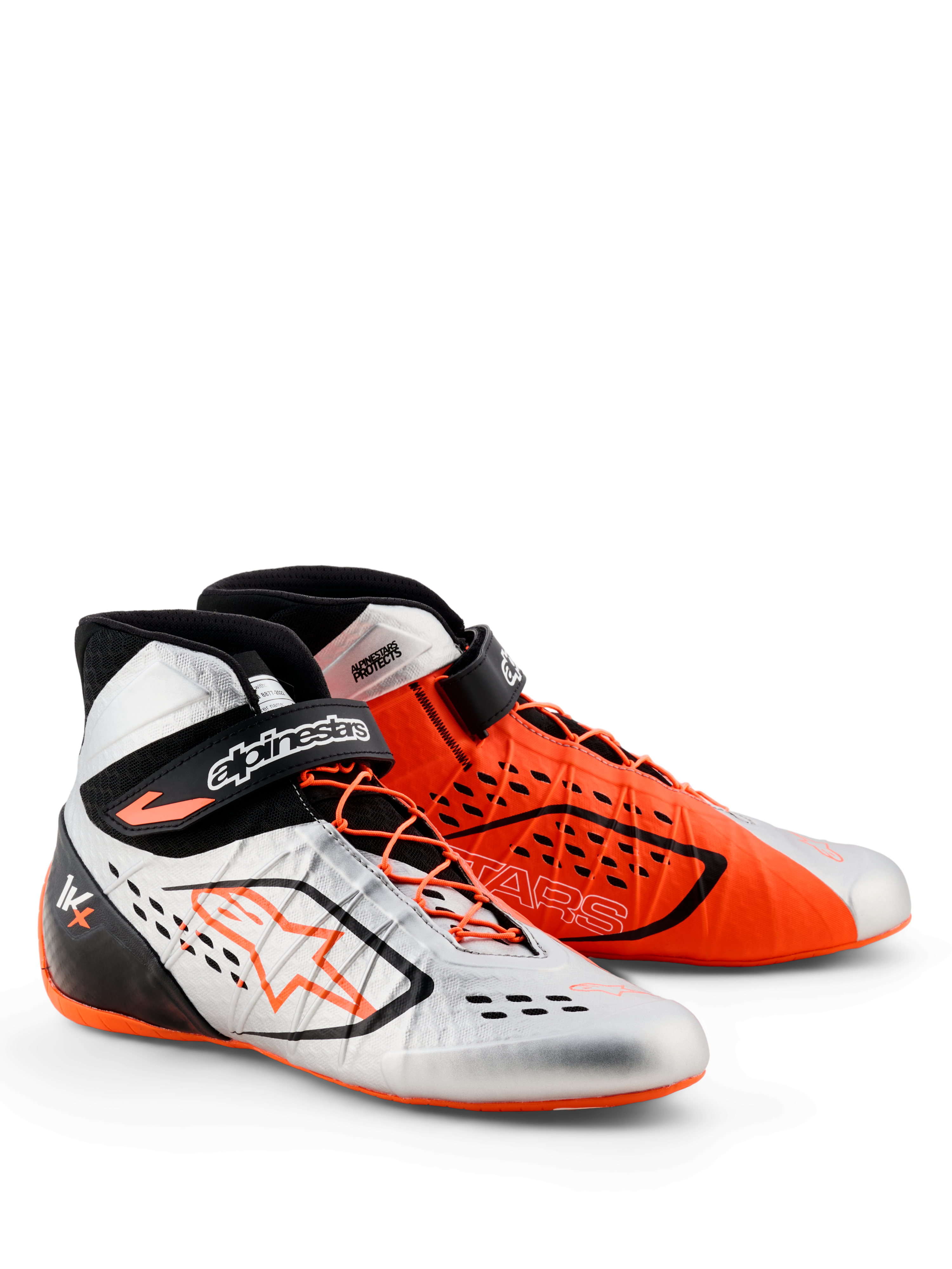 Alpinestars Tech-1 KX V3-sko - FIA, kartingsko, sort, sølv og orange fluo, asymmetrisk farvedesign med én sølvfarvet sko og én orange sko, med asymmetrisk snøring og justerbare ankelstropper, strømlinet letvægtskonstruktion til racerpræstationer