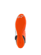 Alpinestars Tech-1 KX V3-sko, visning af sålen, kraftig neonorange gummisål, bølget tekstureret slidmønster med hvidt logo og præget branding, designet til greb og pedalfølsomhed til gokart