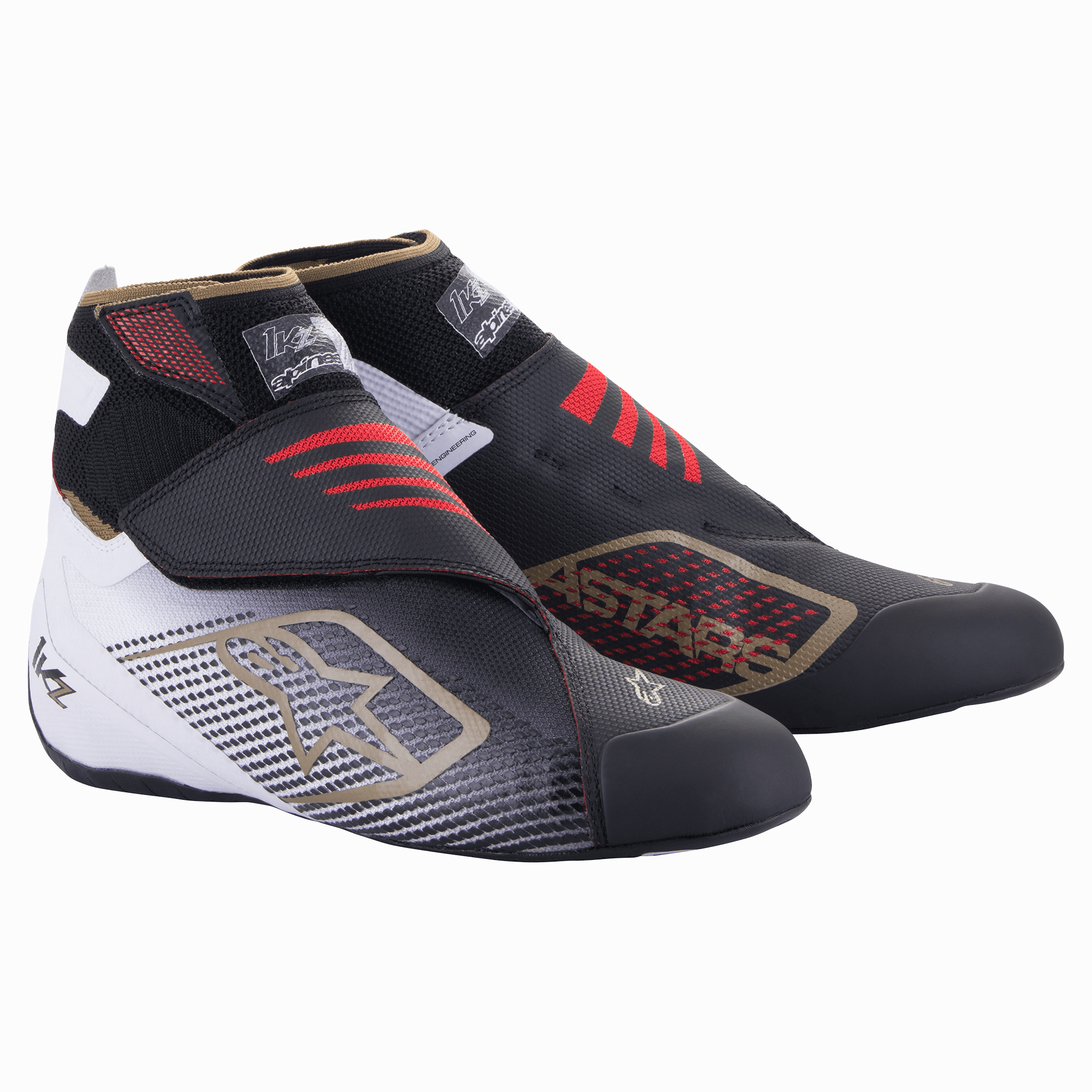 Alpinestars Tech-1 KZ V2 sko, karting-racersko, sort, hvid og guld med røde detaljer, med sømløs strikket overdel og dobbelt remlukning, beskyttende tåkappe, guldstjerne-logo, høj ankelstøtte til præcis karting-ydeevne