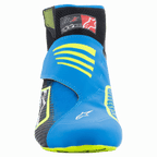 Alpinestars Tech-1 KZ V2 sko, kartingsko, sort, emaljeblå og fluorescerende gul, set forfra, viser den sømløse strikkede overdel, klar blå rem med gule detaljer og sort ankelkrave