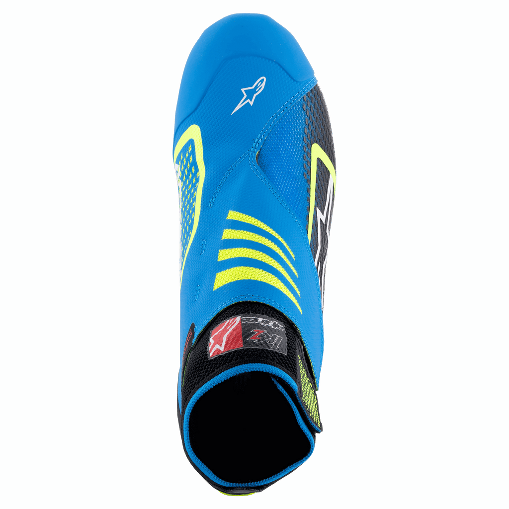 Alpinestars Tech-1 KZ V2 sko, kartingsko, sort, emaljeblå og gul fluo, set fra oven viser den sømløse strikkede overdel, Alpinestars-logo på tåen og elastisk krave for en sikker pasform.