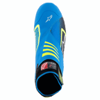 Alpinestars Tech-1 KZ V2 sko, kartingsko, sort, emaljeblå og gul fluo, set fra oven viser den sømløse strikkede overdel, Alpinestars-logo på tåen og elastisk krave for en sikker pasform.