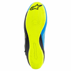 Alpinestars Tech-1 KZ V2 karting-sko, sort, emaljeblå og fluo-gul, visning nedefra af den tynde fluo-gule gummiydersål, tekstureret grebsmønster med Alpinestars-logoer, designet til pedalfølsomhed
