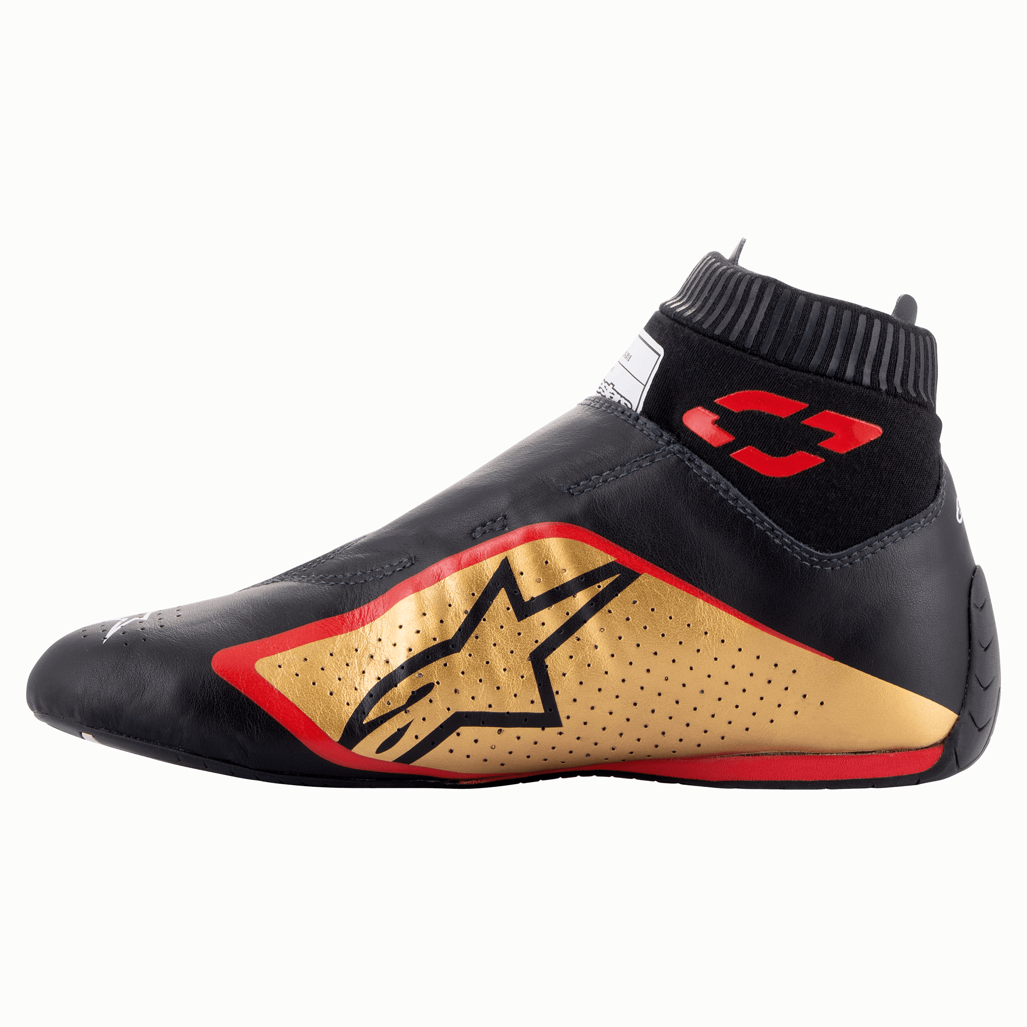 Alpinestars Supermono V2 Shoes FIA, auto køresko, sort, guld og rød, profilvisning fra siden med en strømlinet læderkonstruktion i ét stykke, guld sidepanel med sort stjernelogo, røde detaljer og en ribbet elastisk krave.