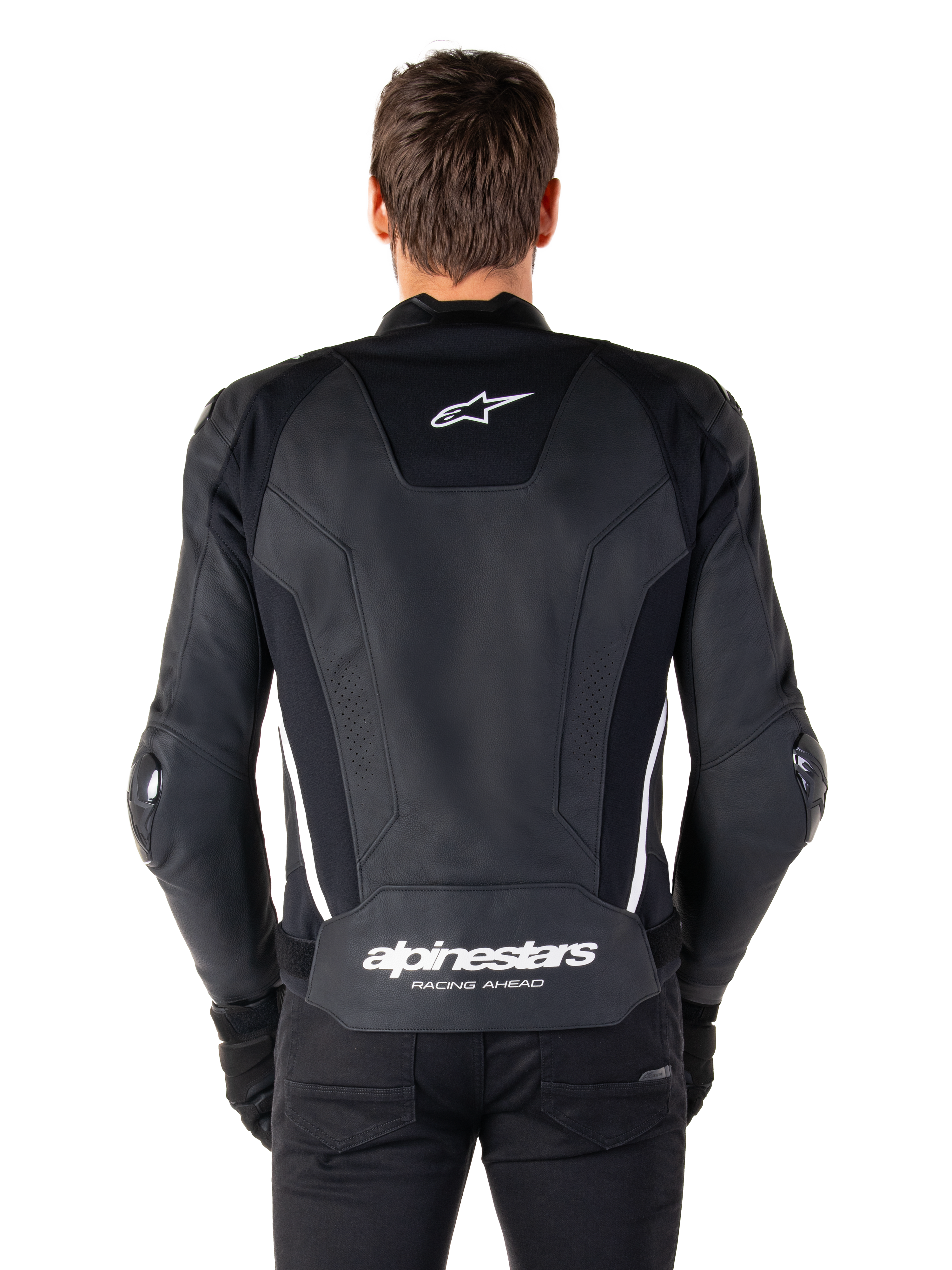 Bagsiden af Alpinestars Missile V3 læderjakken i sort og hvid, med Alpinestars stjernelogo på den øverste del af ryggen og branding på lænden, hvide lodrette striber og udvendige albue-sliders, premium racing sportslæderjakke.