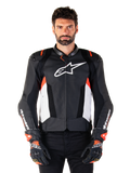 Alpinestars Missile V3 Airflow læderjakke, motorcykeljakke til racing, sort og hvid med røde fluo-detaljer, perforerede ventilationspaneler, hvidt stjerne-logo på brystet, bæres med sorte og røde handsker, premium læderkonstruktion