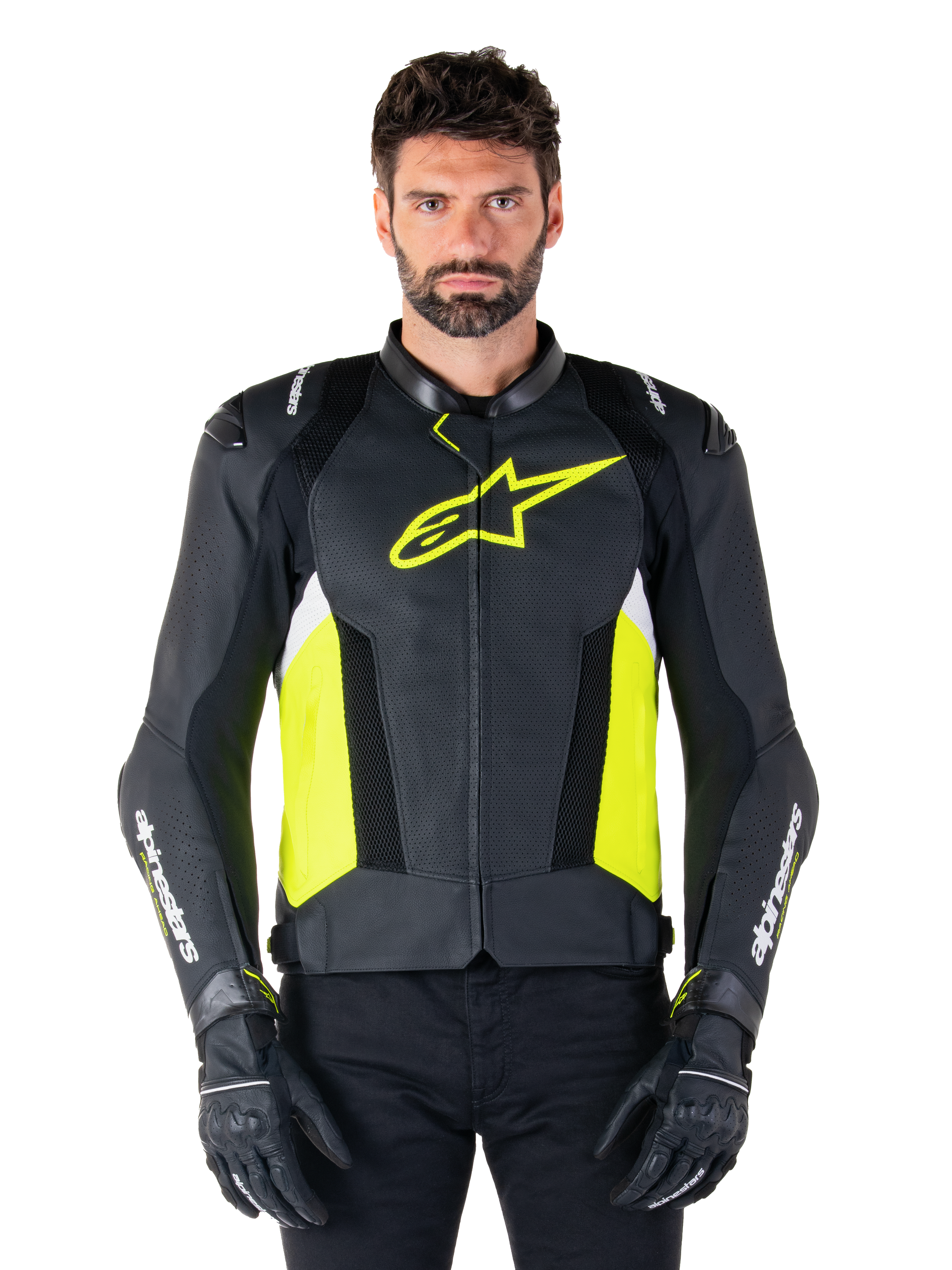 Alpinestars Missile V3 Airflow læderjakke, racing sport motorcykeljakke, sort, gul fluo og hvid, båret af en model med sorte kørehandsker, med perforeret læder på brystet, markant gult fluo-logo og hvid branding på ærmerne