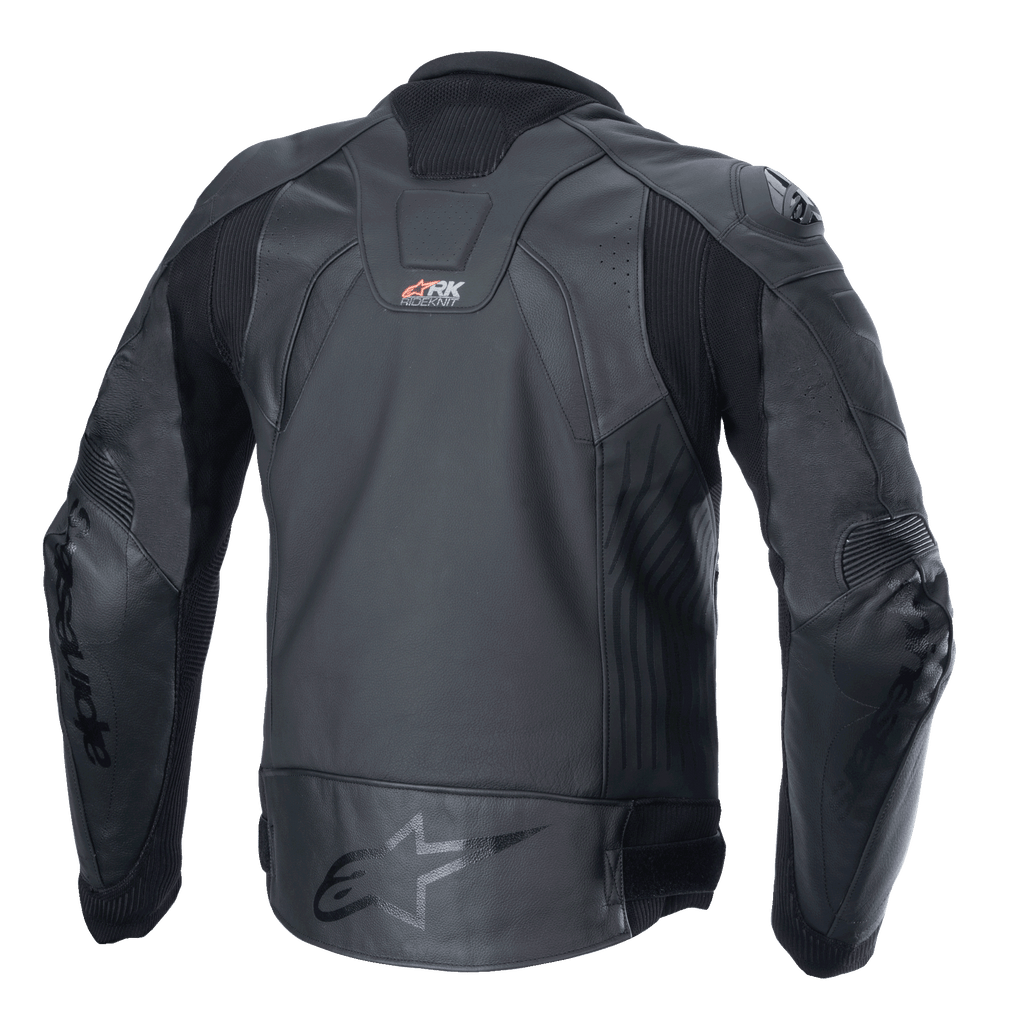 Alpinestars GP Plus R V4 Rideknit læderjakke, sort, set bagfra, viser teknisk læderkonstruktion, RIDEKNIT-strækpaneler og Alpinestars-logo på lænden