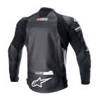 Alpinestars GP Force læderjakke, sort, set bagfra med hvidt Alpinestars-logo på den nederste del af ryggen og GP Force-branding på den øverste del af ryggen, harmonika-strækpaneler og holdbar konstruktion i bovint læder til landevejskørsel