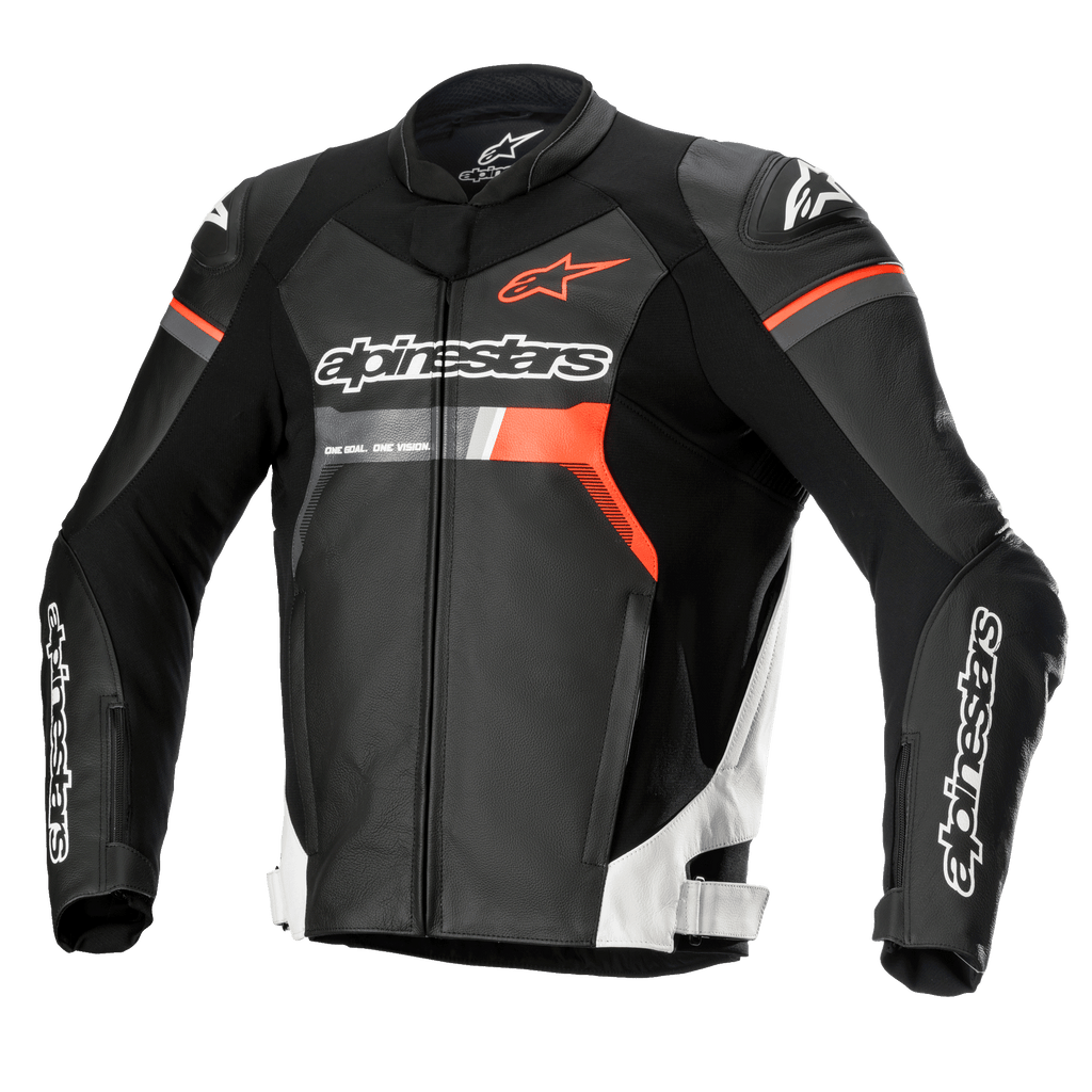 Alpinestars GP Force læderjakke, motorcykelracingjakke, sort med hvide og røde fluo-detaljer, fremtrædende Alpinestars-branding på bryst og ærmer, førsteklasses konstruktion i okselæder med DFS Lite-skulderbeskyttere, slank aerodynamisk silhuet