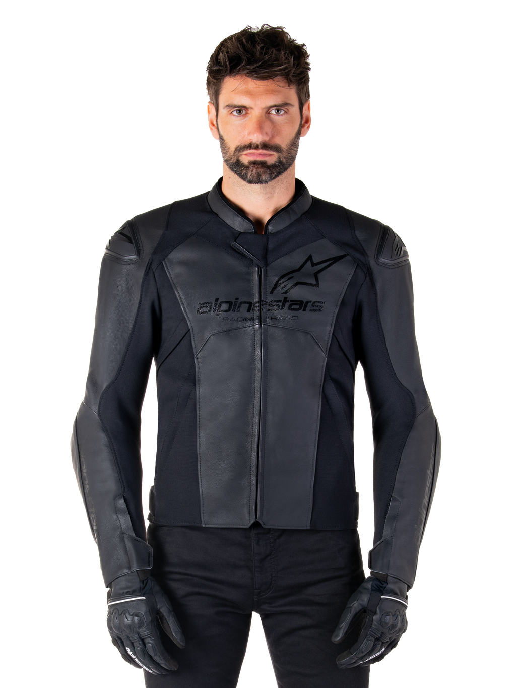 Alpinestars Faster V3 læderjakke, sort motorcykeljakke, førsteklasses læder med HRSF-strækpaneler, slank sportspasform, forstærkede skuldre med beskyttere, bæres med sorte handsker, professionelt udstyr til landevejskørsel