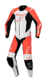 Alpinestars Youth GP Plus V2 1-delt læderdragt, motorcykelracerdragt, rød fluo, hvid og sort, med perforerede ventilationspaneler, sorte knæ-sliders med Astar-logo og aerodynamisk racingpasform til unge ryttere
