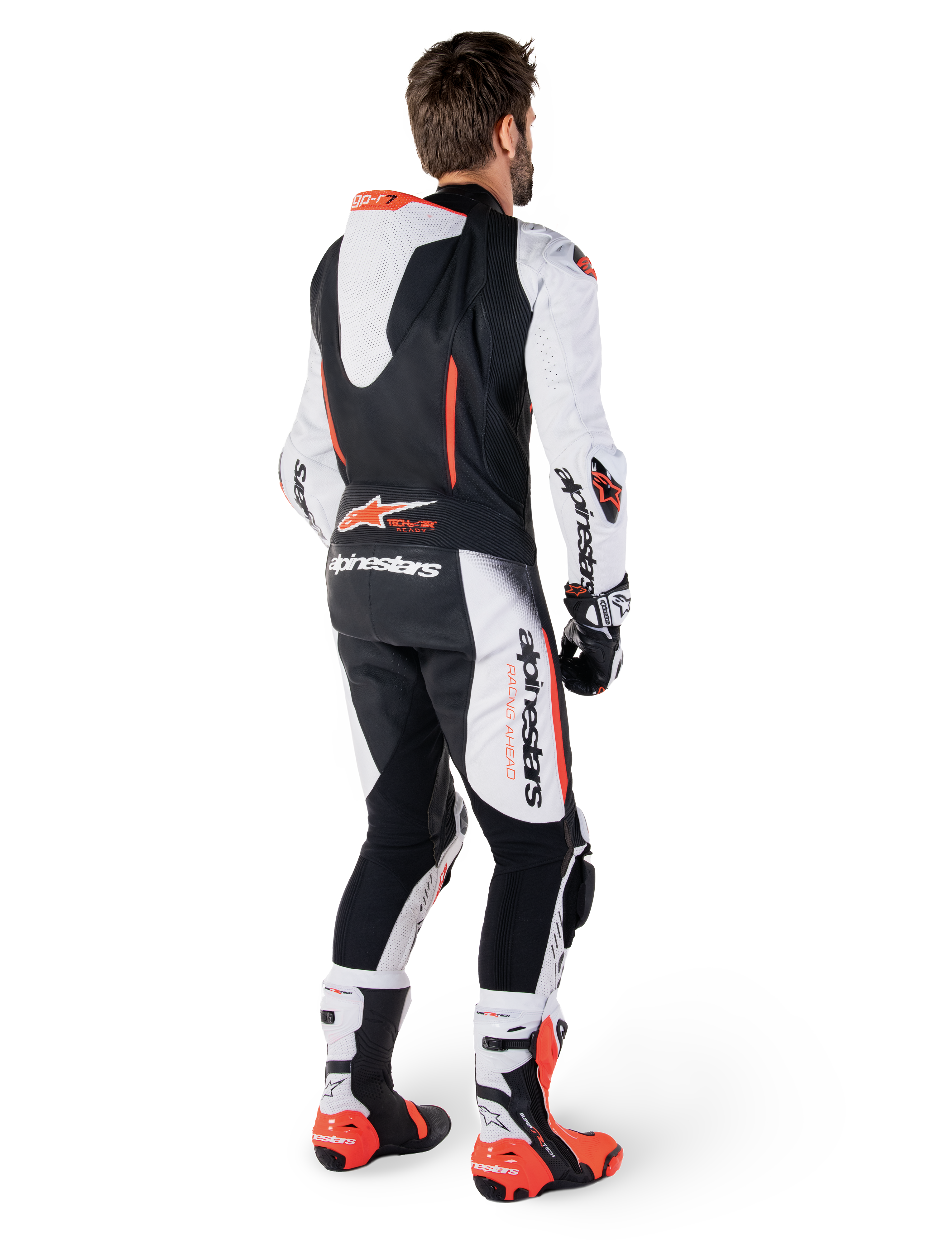 Alpinestars GP-R7 1-stk læderdragt, hvid og sort herredragt med aero-pukkel, set bagfra på mand, bovinlæder til racing