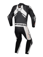Alpinestars GP Plus V4 Sprint læderdragt, herre motorcykelracerdragt i sort og hvidt læder med aero-pukkel, set bagfra.