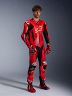 Alpinestars GP Plus V4 Sprint læderdragt, rød og hvid herreracerdragt i ét stykke med Tech-Air® ready beskyttelse.