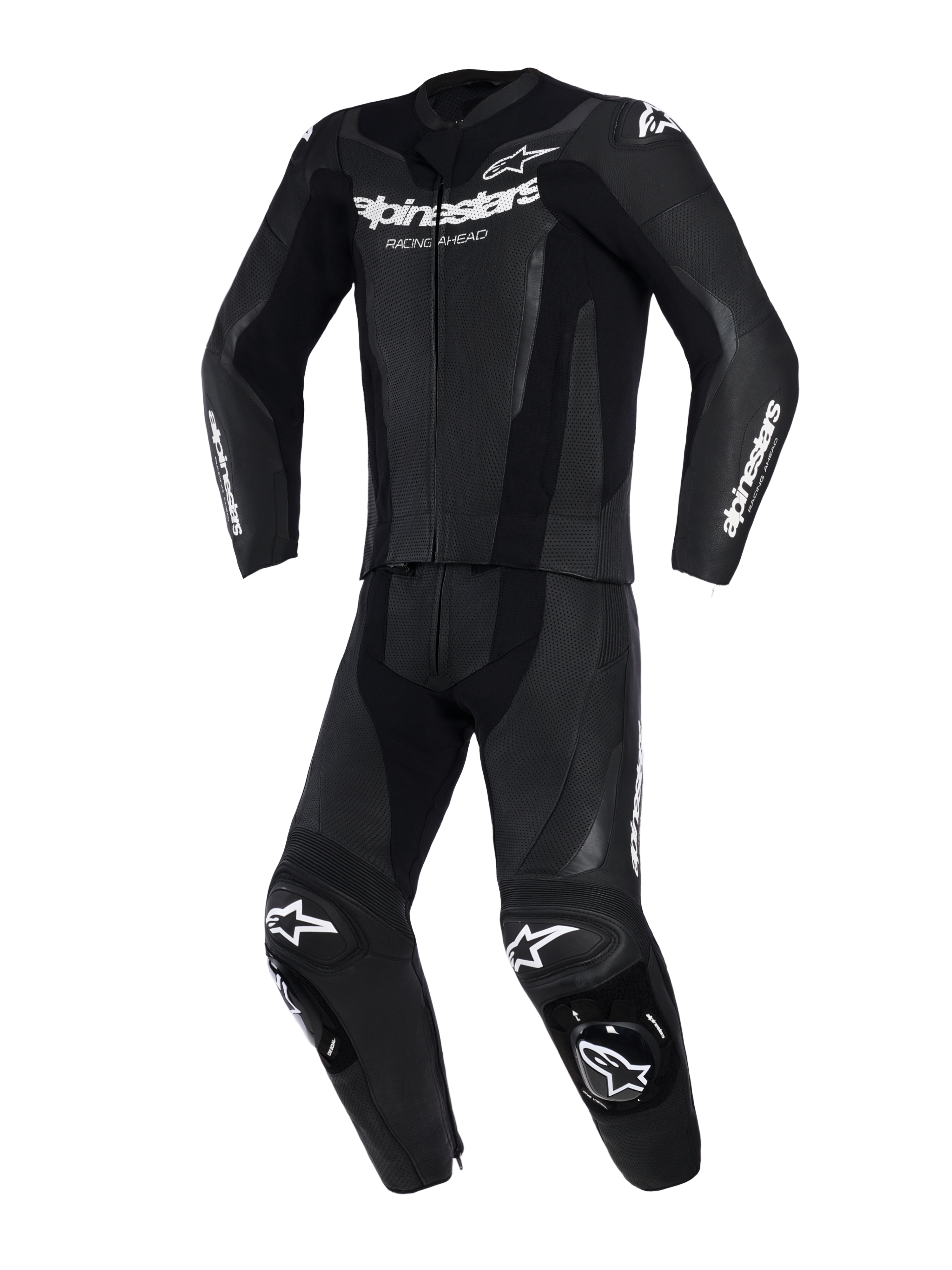 Alpinestars GP Force V2 2-delt læderdragt, sort, set forfra, perforerede læderpaneler, hvide Alpinestars-logoe r på bryst og ærmer, integre rede knæslid ere, højtyde nde udstyr til bane- og sportskørse l