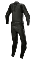 Alpinestars Stella GP Plus 2-delt læderdragt til kvinder, Black Metallic Gray, set bagfra, der viser det strømlinede design med harmonika-strækpaneler, beskyttende læderkonstruktion og Alpinestars-branding på lænden, specifikt skræddersyet til en race-pasform til kvinder.