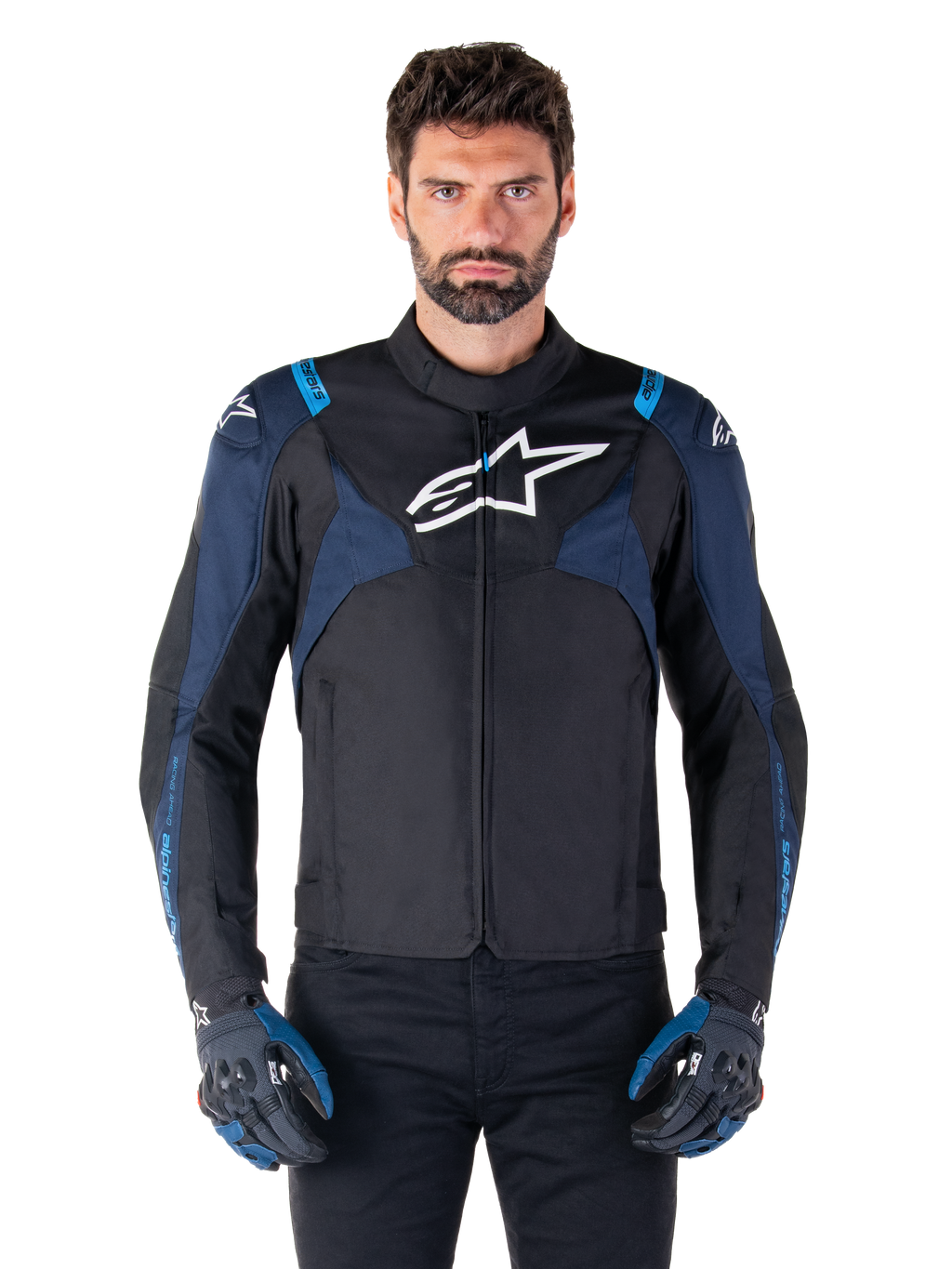 Alpinestars T-Jaws V4 Waterproof-jakke, motorcykeljakke, sort og mørkeblå med Blithe Blue-detaljer, hvidt logo på brystet, blå tekst på skuldrene, bæres med matchende handsker, vandtæt tekstilkøreudstyr