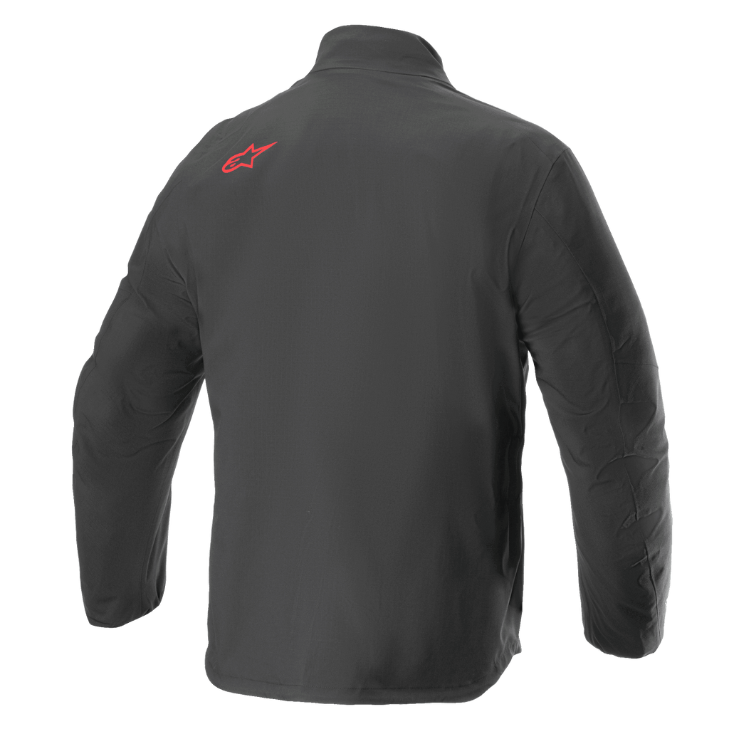 Alpinestars AMT Storm Gear Drystar® XF jakke, vandtæt motorcykeljakke, sort, set bagfra med et rødt Alpinestars-logo på den øverste skulder, holdbar tekstil-ripstop-konstruktion med forlænget ryg for ekstra dækning