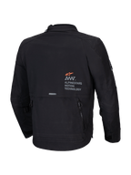 Alpinestars AMT-8 Stretch Drystar XF Jakke, herre adventure-touring motorcykeljakke, sort, set bagfra med AMT-branding og bageste utility-cargolomme