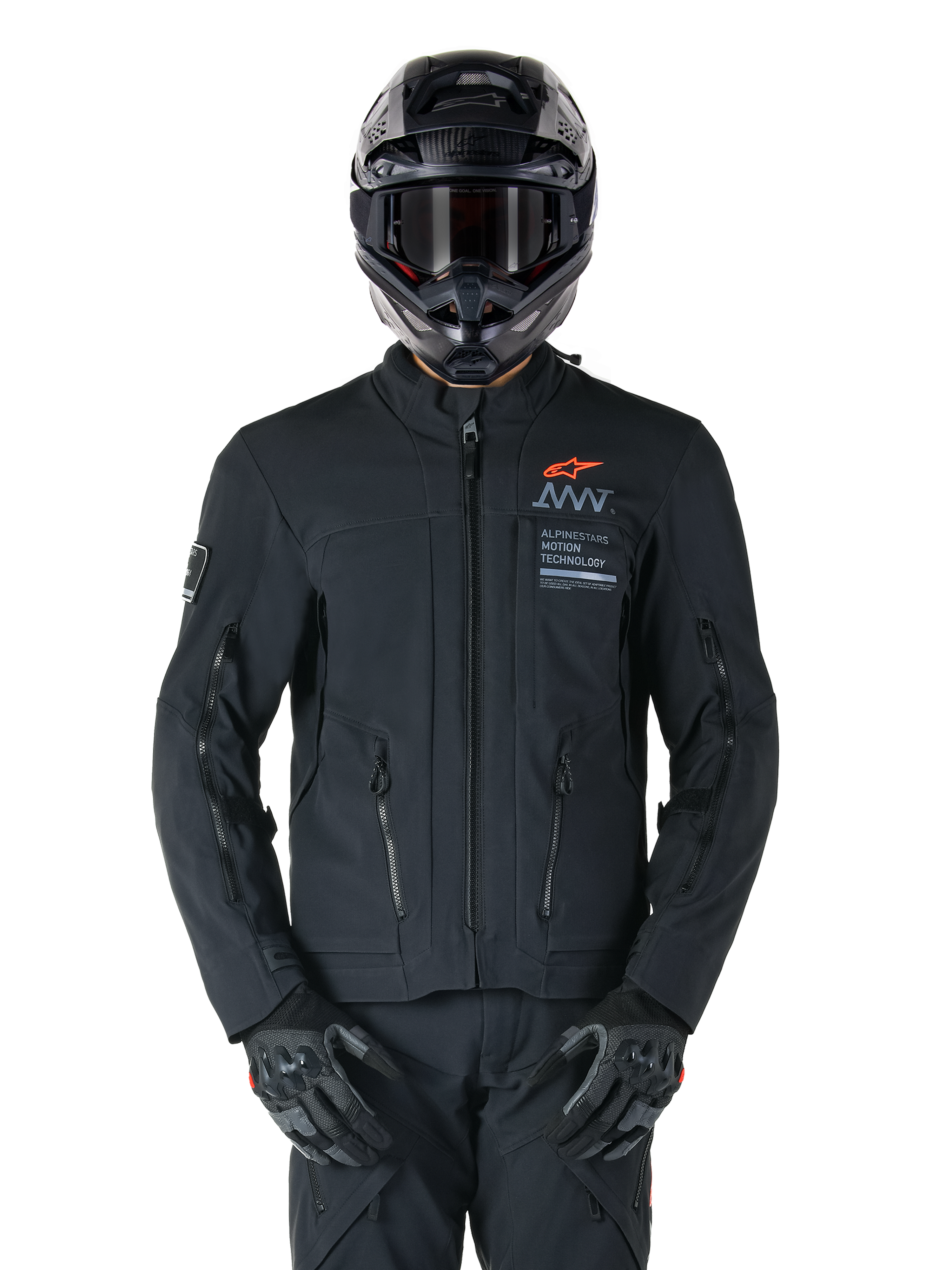 Alpinestars AMT-8 Stretch Drystar® XF-jakke, sort motorcykeljakke, med orange Alpinestars-logo og grå AMT-branding, høj krave med lynlås foran og ventilationsåbninger, bæres med sort hjelm og handsker, beskyttende adventure touring-udstyr