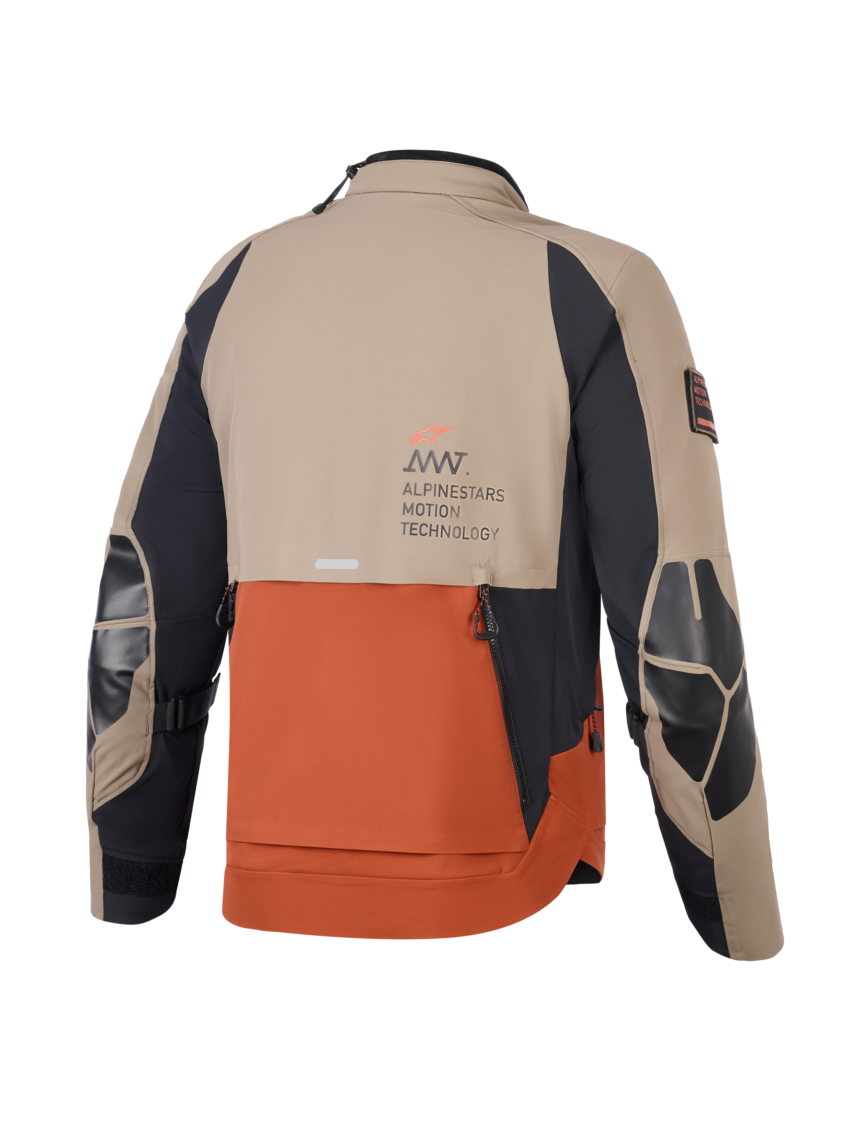 Alpinestars AMT-8 Stretch Drystar® XF jakke, Walnut Rust Black, set bagfra med sandfarvede og rustfarvede paneler og sorte ærmer, Alpinestars Motion Technology-branding på ryggen, forstærkede albuelapper og ventilation i skifertag-design til adventure-motorcykelkørsel.