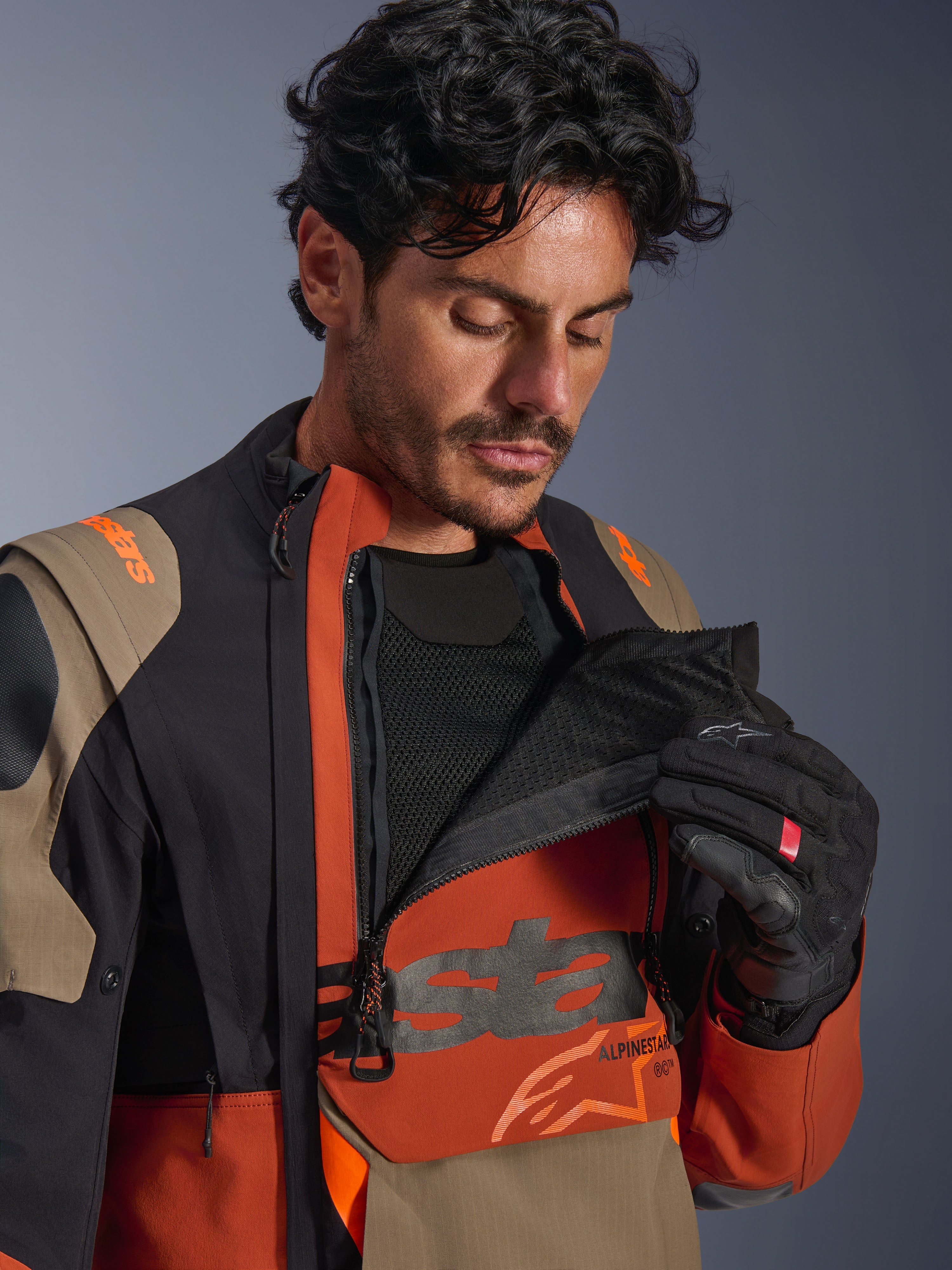 【本日限定価格】CLANE STRAP DESIGN SHORT JACKET Halo Pro Drystar® XF - Black Motorcycle Jacket | Alpinestars®
