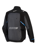 Alpinestars Cusco Drystar® jakke, adventure touring motorcykeljakke, sort og mørkegrå, set bagfra med stort gråt rygpanel, blå detaljer, Alpinestars-logoer på øvre og nedre ryg og slidstærk ripstop-tekstilkonstruktion