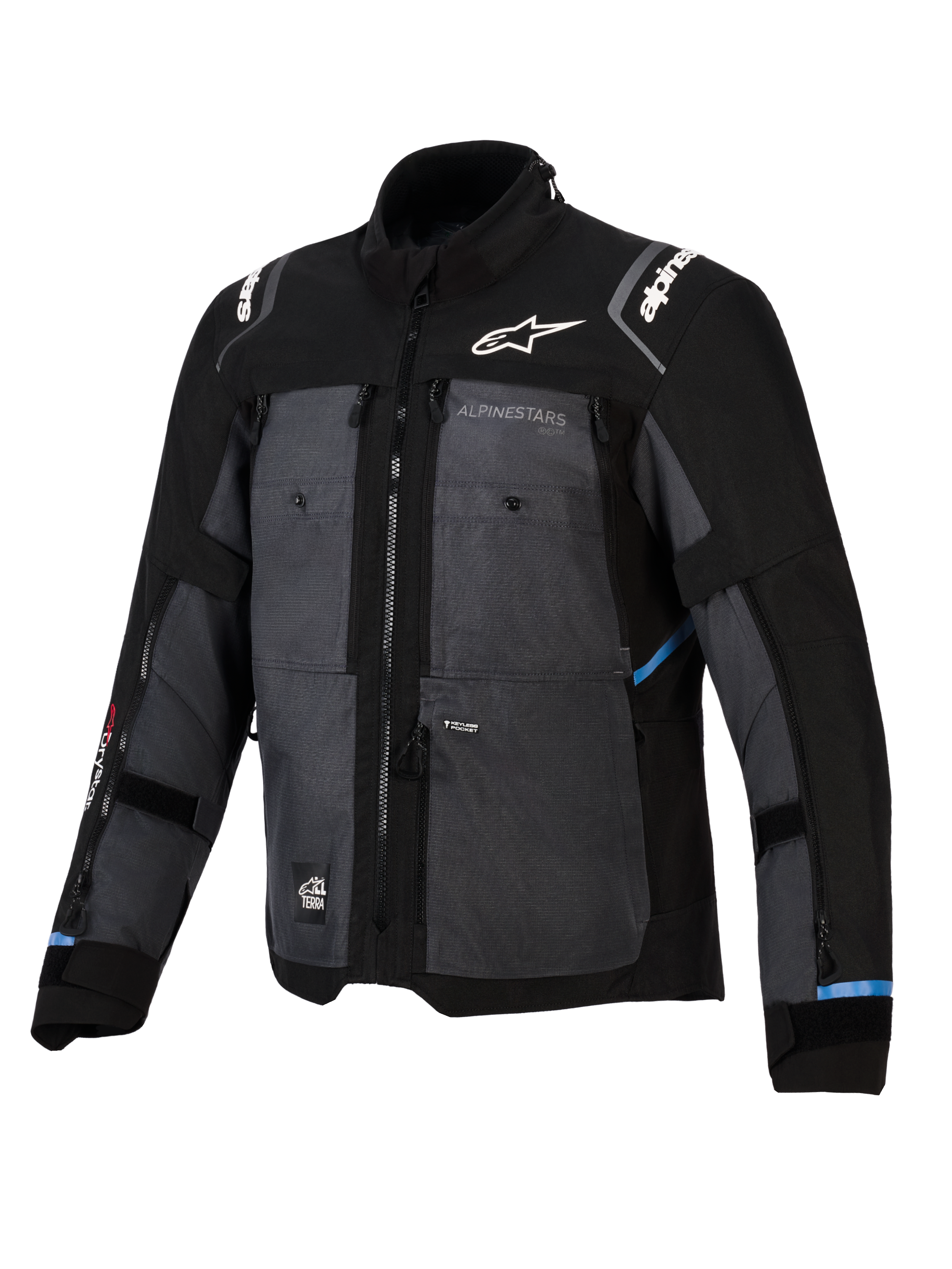 Alpinestars Cusco Drystar® jakke, adventure touring-jakke, sort og mørkegrå, med ripstop-tekstilpaneler, hvidt Alpinestars-branding på brystet og skuldrene, flere ventilationslynlåse og lyseblå detaljer.