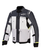 Alpinestars Cusco Drystar® jakke, adventure-motorcykeljakke, Ice Gray, Mid Gray og Deep Gray, set forfra med tekstilkonstruktion i flere paneler, brystventilation med lynlås og Alpinestars-branding på bryst og skuldre
