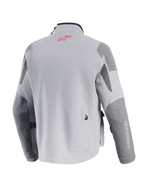 Alpinestars Maxdura Drystar®XF lamineret pansret skal, adventure motorcykeljakke, mellemgrå og mørkegrå, set bagfra med et rødt Alpinestars-logo på nakken, forstærkede mørkegrå paneler på albuer og skuldre, professionel tekstilkonstruktion