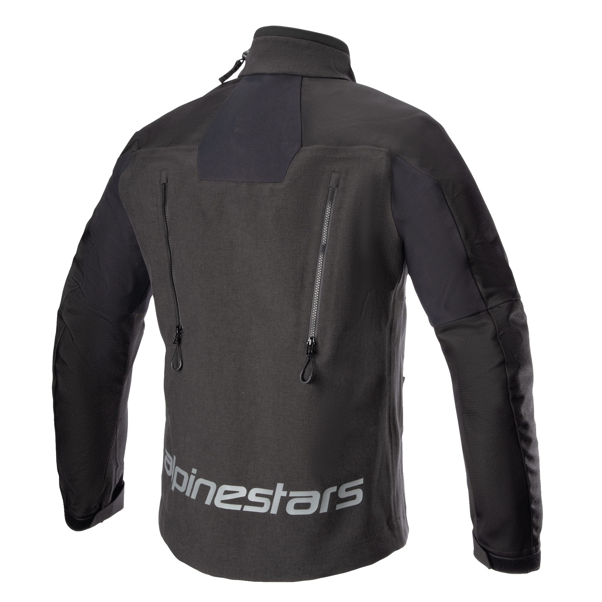 Alpinestars Hyde XT Drystar® XF jakke, motorcykeljakke, sort, set bagfra med et stort reflekterende Alpinestars-logo nederst på ryggen, dobbelte lodrette udluftningsåbninger med lynlåse og teksturerede ripstop-paneler