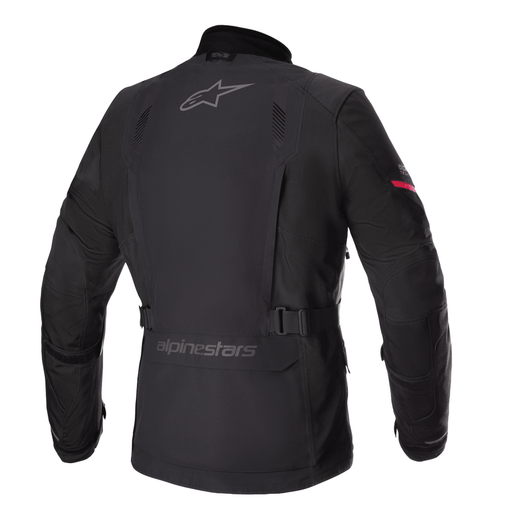 Alpinestars Monteira Drystar® XF-jakke, adventure touring-motorcykeljakke, sort med stærk rød ærmedetalje, bagprofil der viser grå Alpinestars-logoer, justerbart taljebælte og slidstærk vandtæt tekstilskal