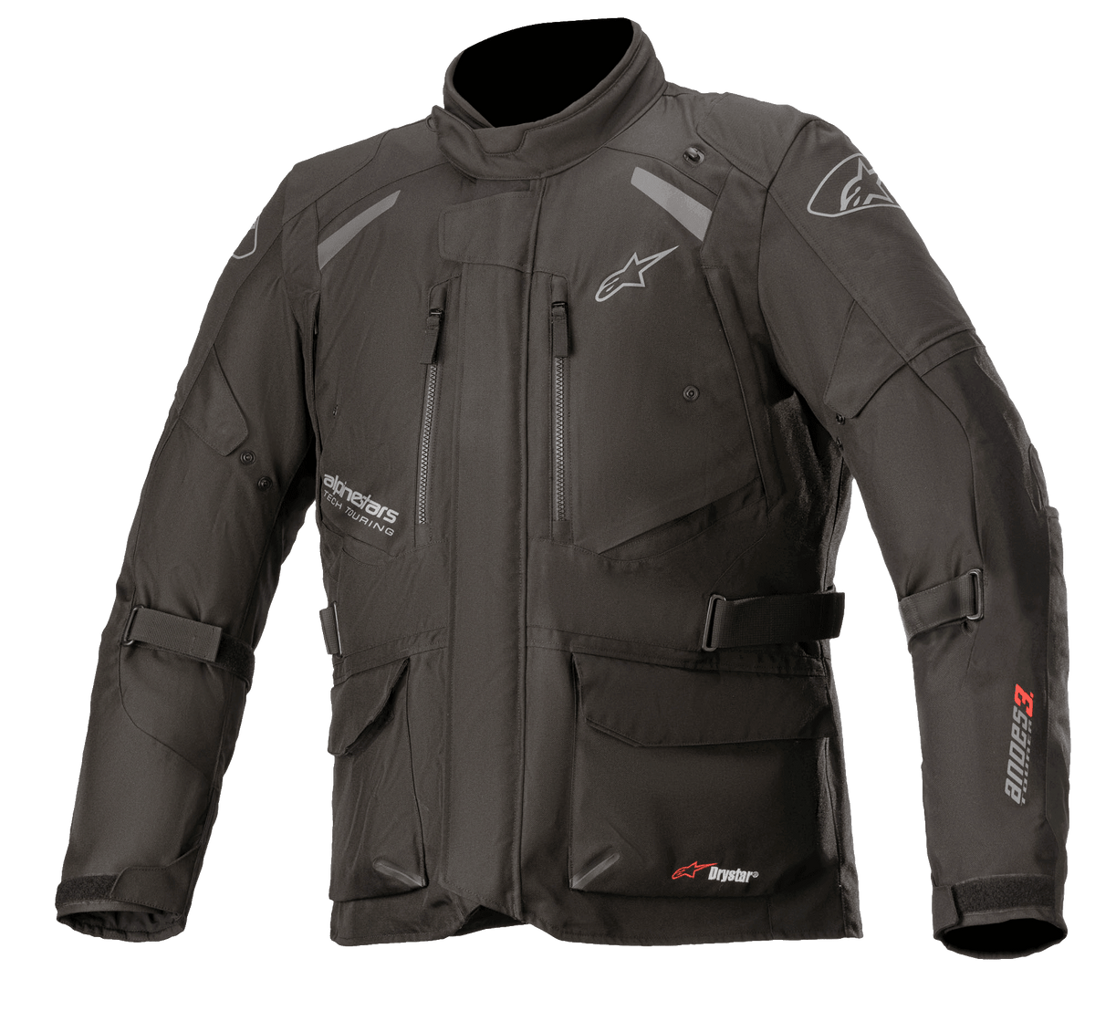 Alpinestars Andes V3 Drystar-jakke, adventure touring-motorcykeljakke, sort med hvid og rød branding, har flere vandtætte cargo-lommer, justerbare stropper for en personlig pasform, vejrbestandig tekstilkonstruktion, reflekterende paneler for synlighed