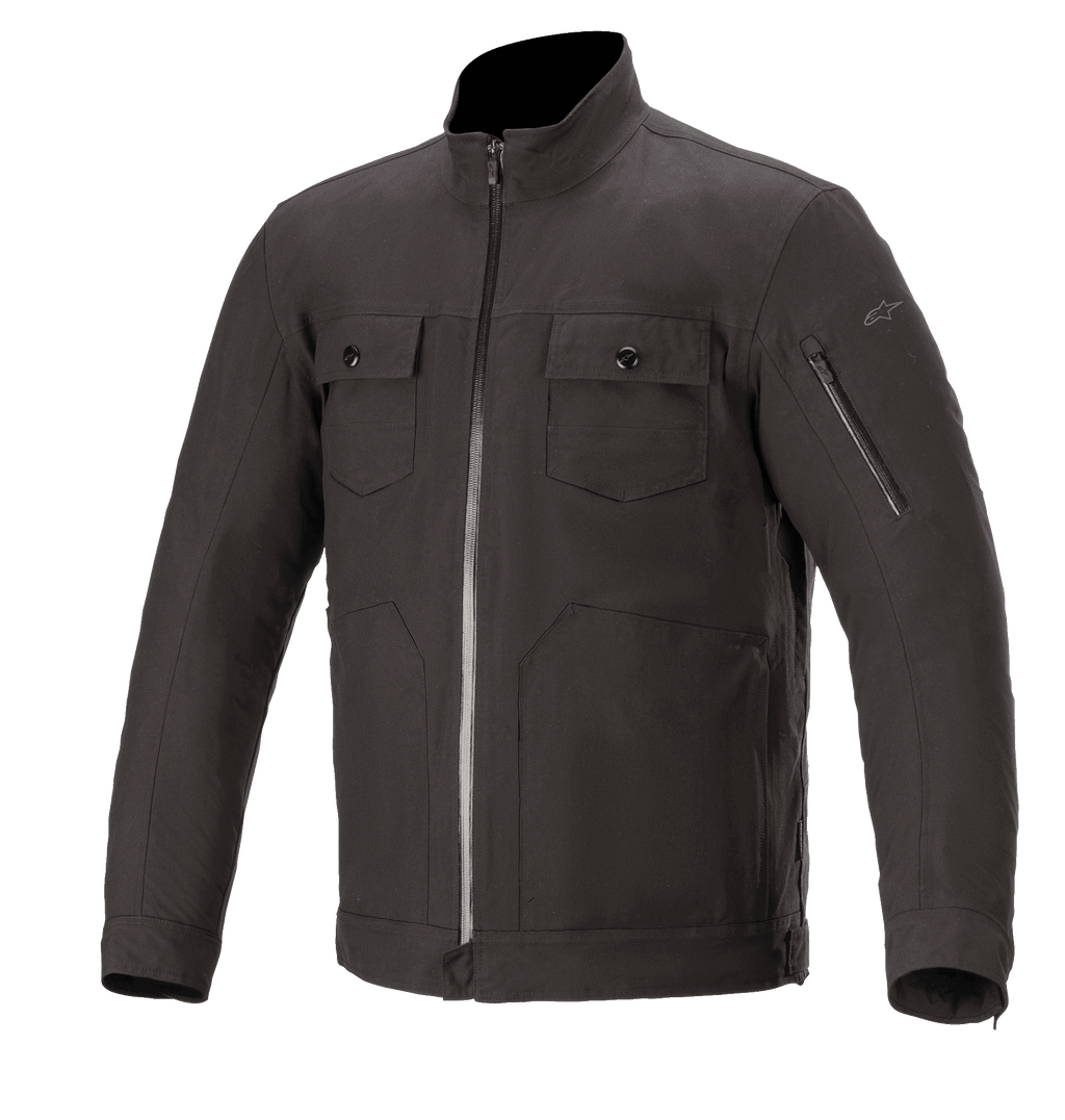 Alpinestars Solano Waterproof Jacket, urban motorcykeljakke, sort, høj lige krave med central vandtæt lynlås, to brystlommer med knaplukning, ærmelomme med lynlås, afslappet tekstilkonstruktion med en glat finish