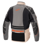 Alpinestars AMT-10R Drystar® XF jakke, adventure motorcykeljakke, Fur Gray, Pale Brown og Spicy Orange, set bagfra med beskyttende forstærkninger på skuldre og albuer, orange Alpinestars-logo og branding, modulært tekstildesign til al slags vejr