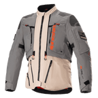Alpinestars AMT-10R Drystar XF-jakke, adventure touring motorcykeljakke, grå og beige med orange detaljer, modulær tekstilkonstruktion med lynlåse foran, forstærkede skulder- og albuepaneler og høj krave, professionelt beskyttende køreudstyr