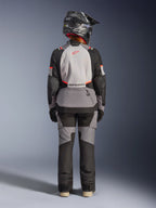 Alpinestars Stella Andes V4 Drystar® jakke, dame-motorcykeljakke til adventure touring, grå og sort, vandtæt, set bagfra.
