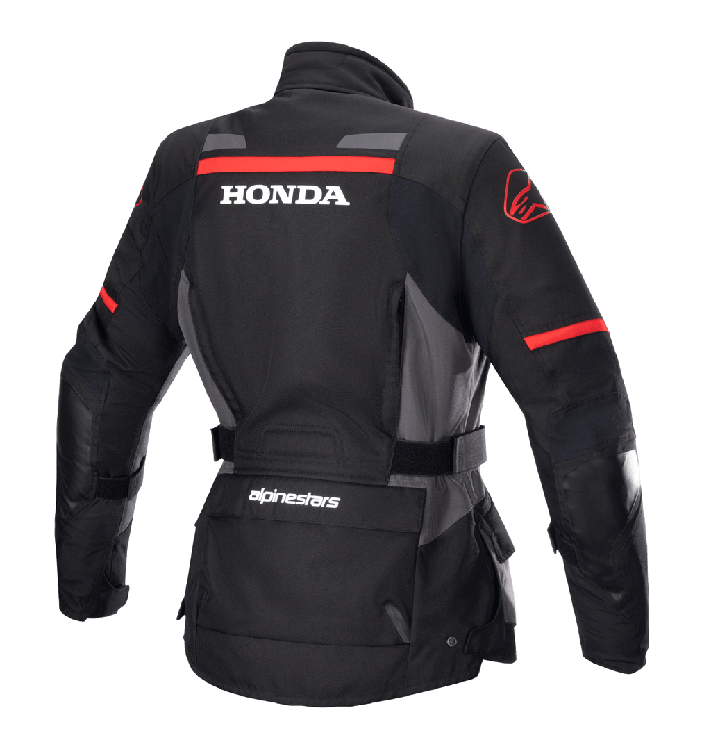 Alpinestars Dame Stella Honda Andes V3 Drystar® Jakke, motorcykel adventure-jakke, sort, mørkegrå og klar rød, set bagfra med markant hvidt HONDA-logo og rød Alpinestars-grafik, vandtæt tekstilkonstruktion med justerbar talje og praktiske lommer