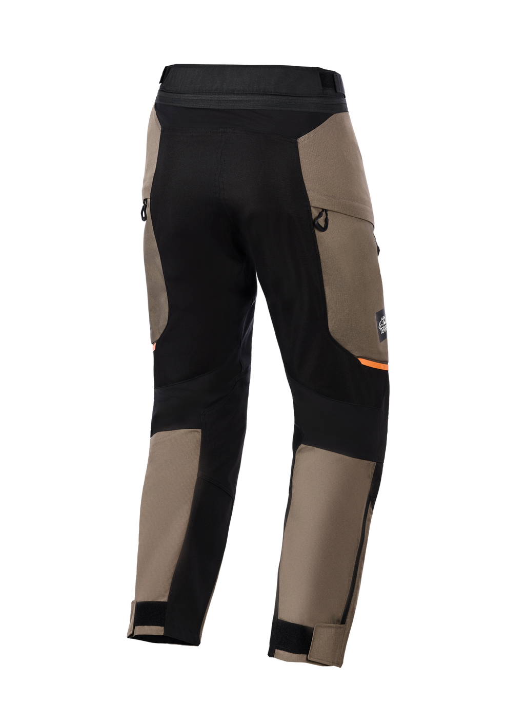 Alpinestars Cusco Drystar® bukser, adventure-motorcykelbukser, valnøddebrun og sort, set bagfra med sorte stretchpaneler, orange detaljer, ventilationsåbninger med lynlås og justerbare velcromanchetter til vejkørsel.