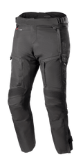 Alpinestars Bogota Pro Drystar 4 Seasons bukser (kort model), sorte motorcykel touringbukser, vandtæt og åndbar, forstærkede harmonikapaneeler ved knæene, justerbare taljeremme, ventilation og lommer med lynlås, slidstærkt ripstop-stof, helårsbeskyttelse
