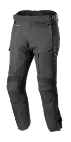 Alpinestars Bogota Pro Drystar 4 Seasons bukser (kort model), sorte motorcykel touringbukser, vandtæt og åndbar, forstærkede harmonikapaneeler ved knæene, justerbare taljeremme, ventilation og lommer med lynlås, slidstærkt ripstop-stof, helårsbeskyttelse