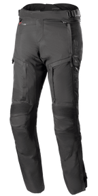 Alpinestars Bogota Pro Drystar 4 Seasons bukser - lang, sorte adventure motorcykeltouring-bukser, med ribbede strækpaneler ved knæene og ventilationspaneler med lynlås på lårene, justerbare taljestropper med spænder, slidstærk teknisk tekstilkonstruktion til beskyttelse i al slags vejr