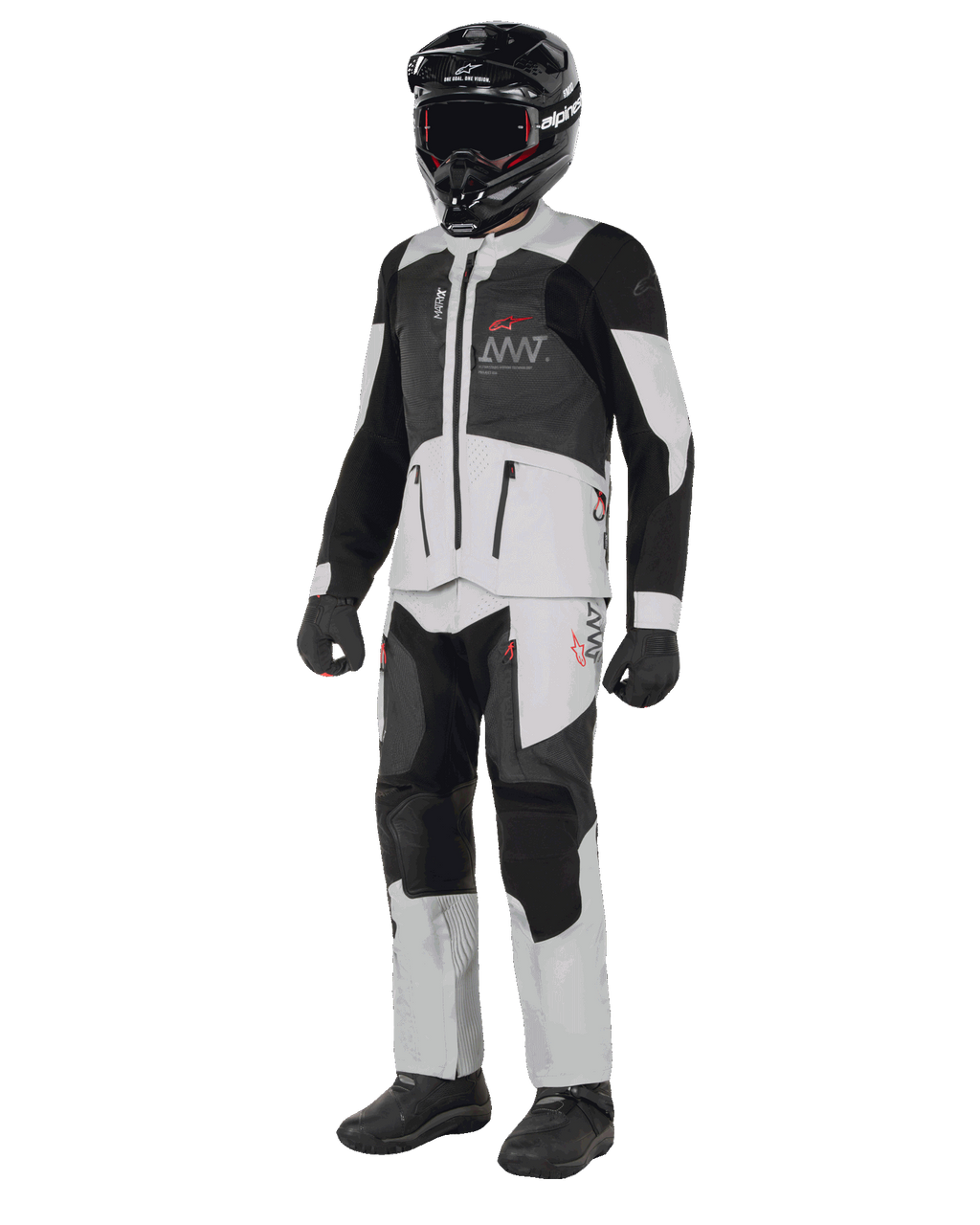 Alpinestars AMT-7 Air-jakke, hvid og Dark Shadow, adventure-motorcykeljakke med MATRYX-ventilationspaneler, vist med matchende bukser, sort hjelm og handsker, fuldkropsvisning af professionelt køreudstyr.